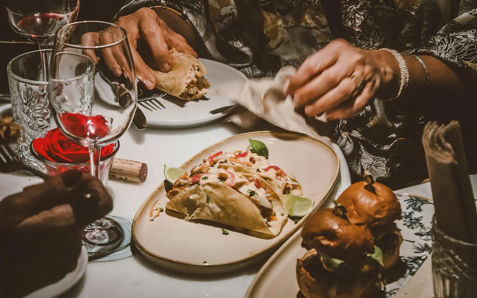 Ambiance at Época Sound Bar